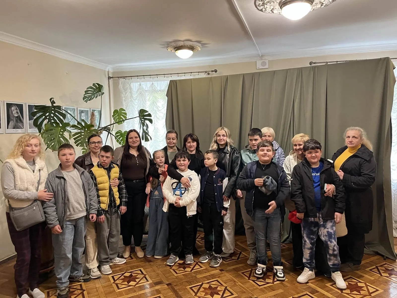 Діти, молодь і дорослі разом на зустрічі спільноти